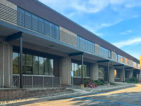 Commercial frontage. Executive Building Systems project.