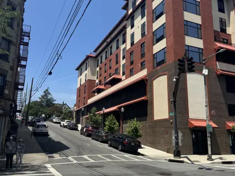 Completed residences. Executive Building Systems project.