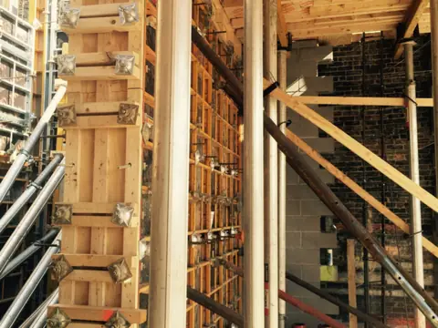 Column formwork. Executive Building Systems project.