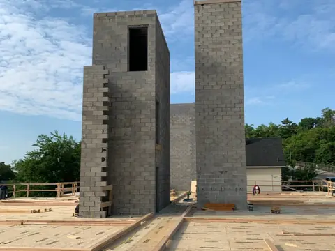 Concrete core. Executive Building Systems project.