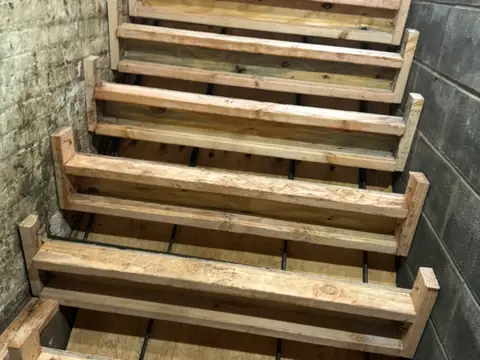 Formwork bracing. Executive Building Systems project.