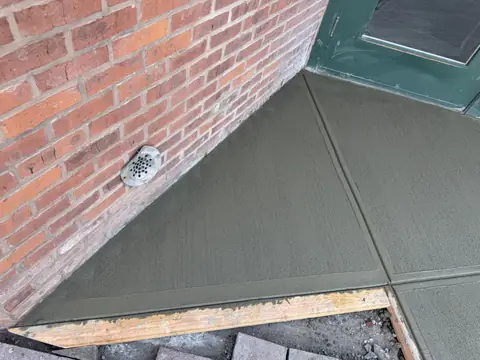 Corner apron. Executive Building Systems project.