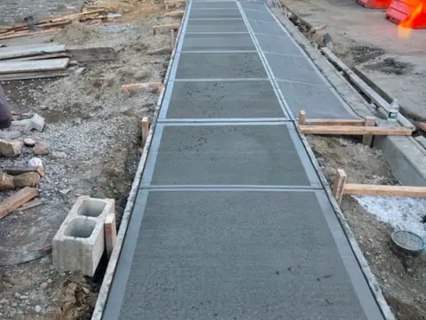 Sidewalk formwork. Executive Building Systems project.