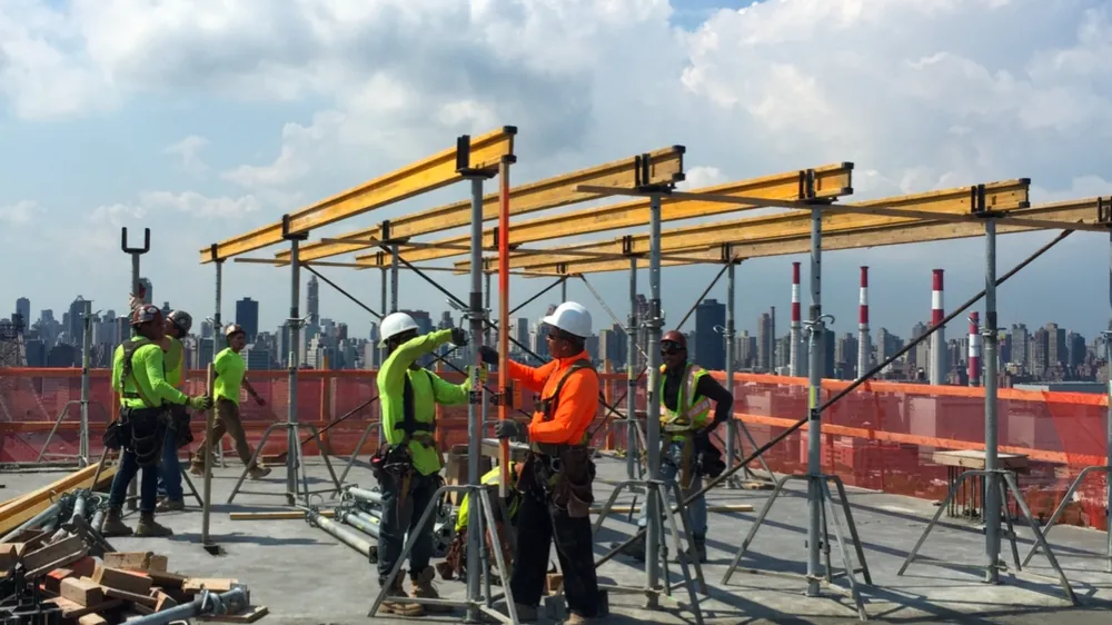 Crew shoring at height. Executive Building Systems project.